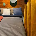 Apartamento Designer Tiny House With Wraparound Sun Terrace & Garden Lounge *