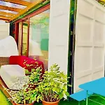 Designer Tiny House With Wraparound Sun Terrace & Garden Lounge * 베를린