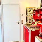 Designer Tiny House With Wraparound Sun Terrace & Garden Lounge 아파트 베를린
