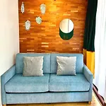 Apartment Designer Tiny House With Wraparound Sun Terrace & Garden Lounge *