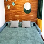 Designer Tiny House With Wraparound Sun Terrace & Garden Lounge Apartment