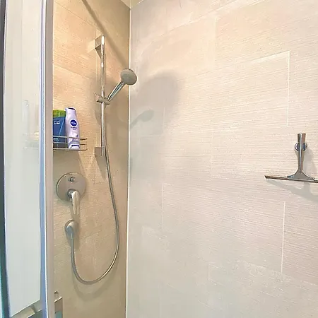 Designer Tiny House With Wraparound Sun Terrace & Garden Lounge