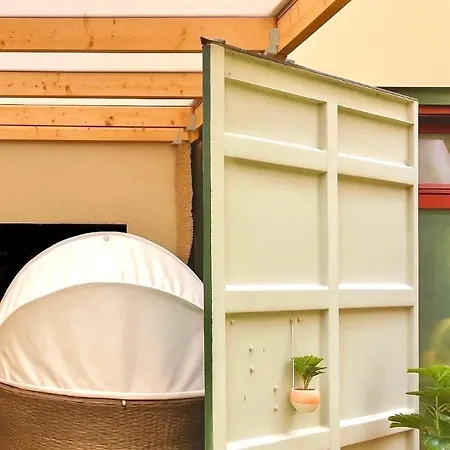 Apartamento Designer Tiny House With Wraparound Sun Terrace & Garden Lounge Berlim