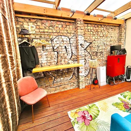 Designer Tiny House With Wraparound Sun Terrace & Garden Lounge *