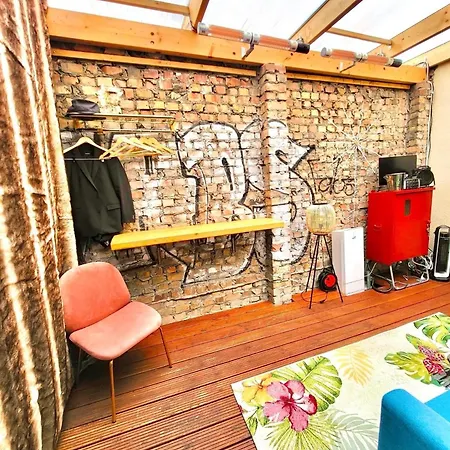Designer Tiny House With Wraparound Sun Terrace & Garden Lounge *