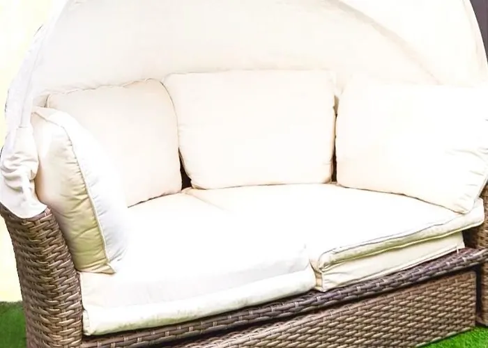 Апартаменты Designer Tiny House With Wraparound Sun Terrace & Garden Lounge *