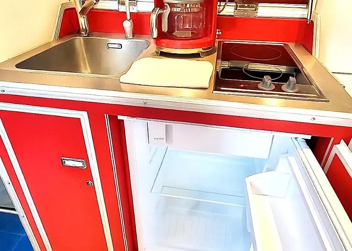 Designer Tiny House With Wraparound Sun Terrace & Garden Lounge *