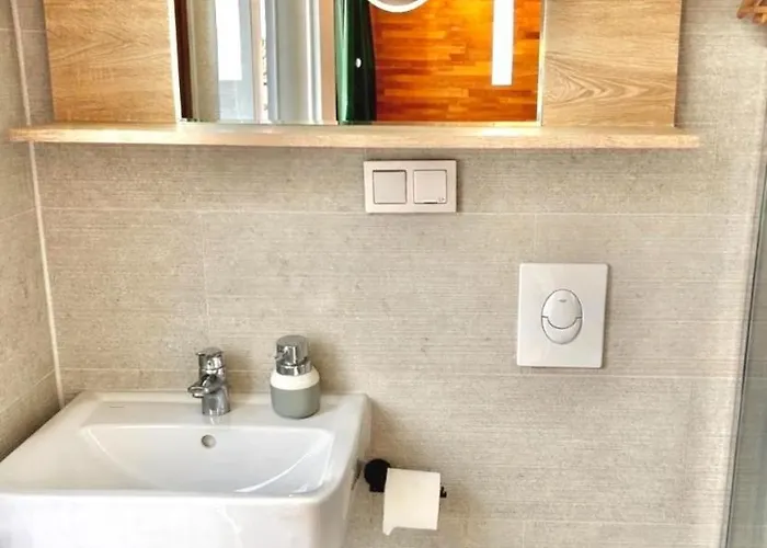 Designer Tiny House With Wraparound Sun Terrace & Garden Lounge