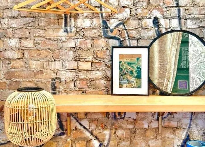 Designer Tiny House With Wraparound Sun Terrace & Garden Lounge