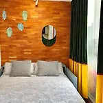 Designer Tiny House With Wraparound Sun Terrace & Garden Lounge *