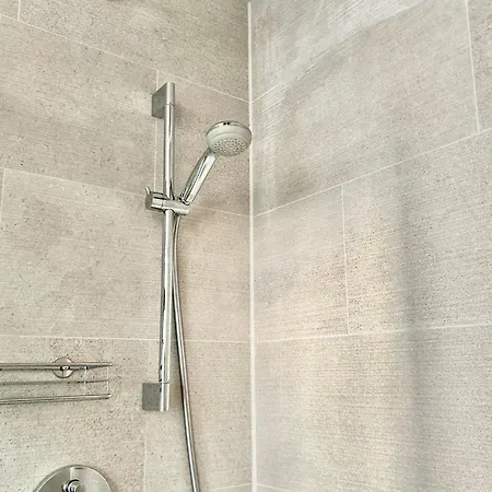 Designer Tiny House With Wraparound Sun Terrace & Garden Lounge