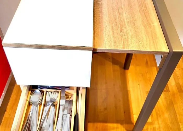 Designer Tiny House With Wraparound Sun Terrace & Garden Lounge *