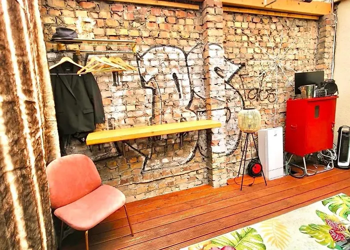 Designer Tiny House With Wraparound Sun Terrace & Garden Lounge *