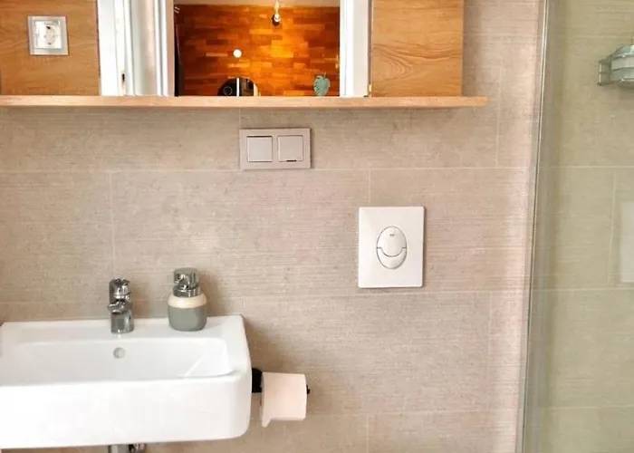 Designer Tiny House With Wraparound Sun Terrace & Garden Lounge